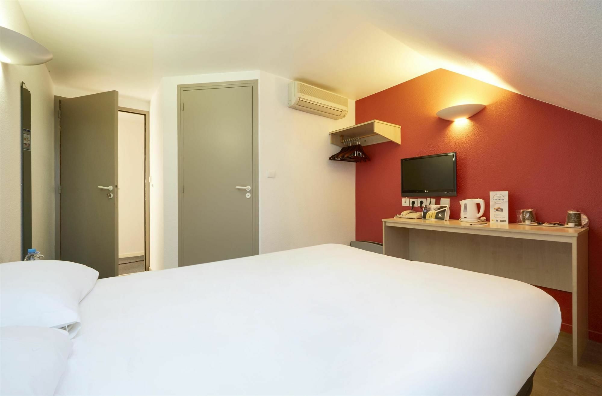 Comfort Hotel Étampes Esterno foto
